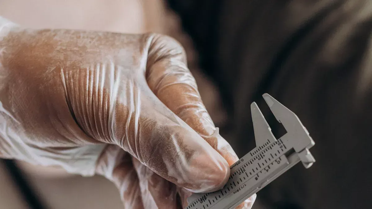 دليلك الكامل إلى أجزاء الفرجار والرسوم البيانية Vernier