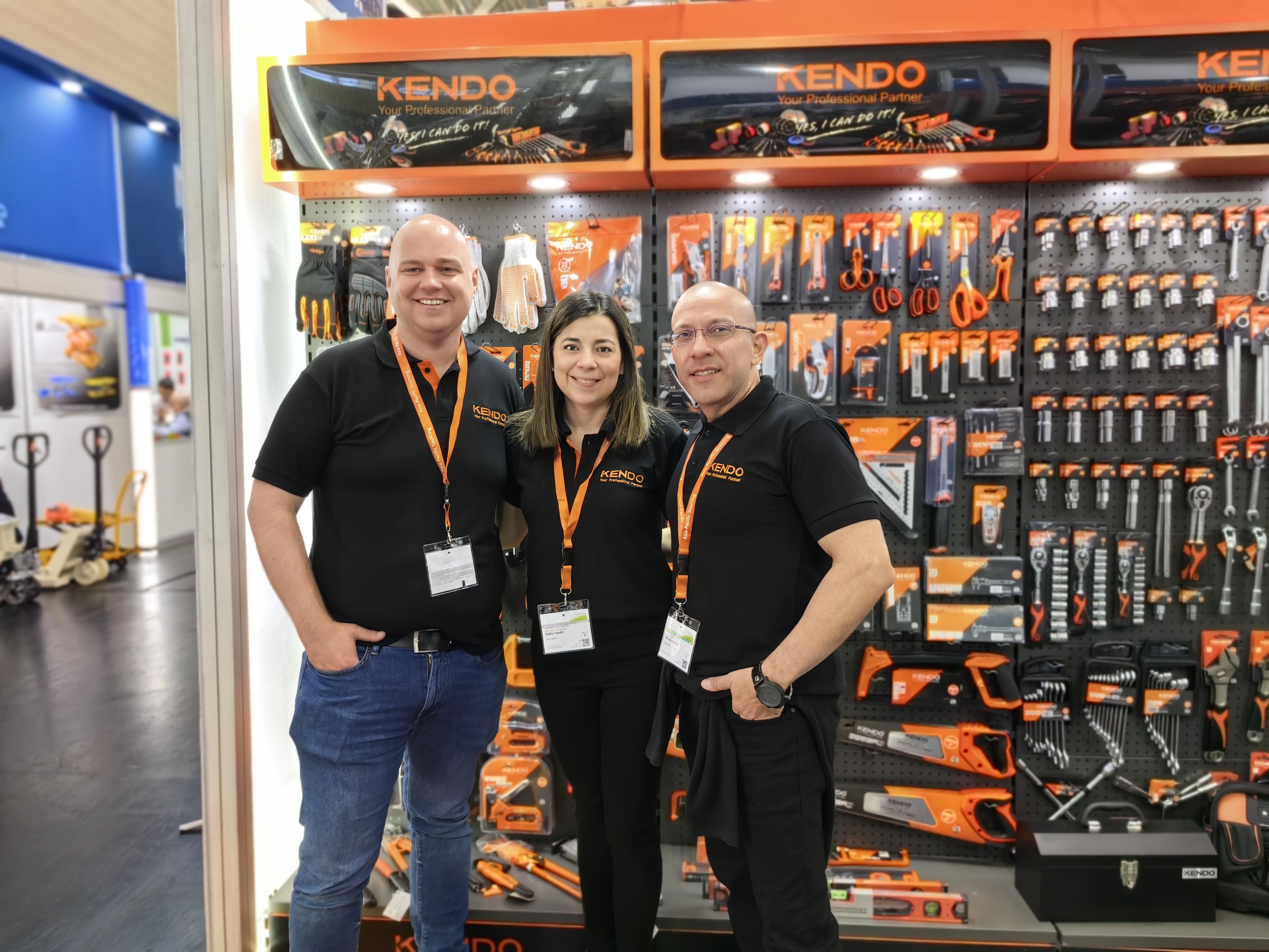 لماذا يساعدك العمل مع أحد موردي مجموعات الأدوات الاحترافية على تنمية أعمالك